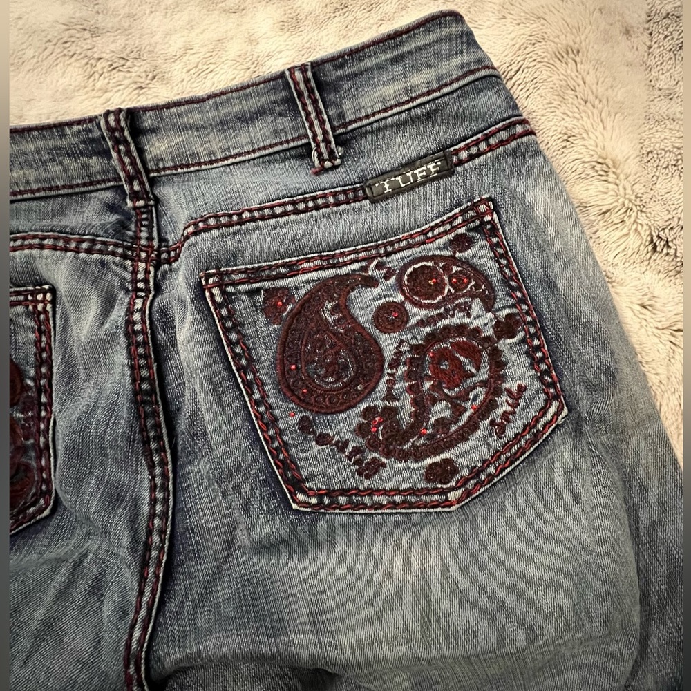 Cowgirl tough Paisley red embroider jeans, women’s 33 x 34. - Picture 9 of 11